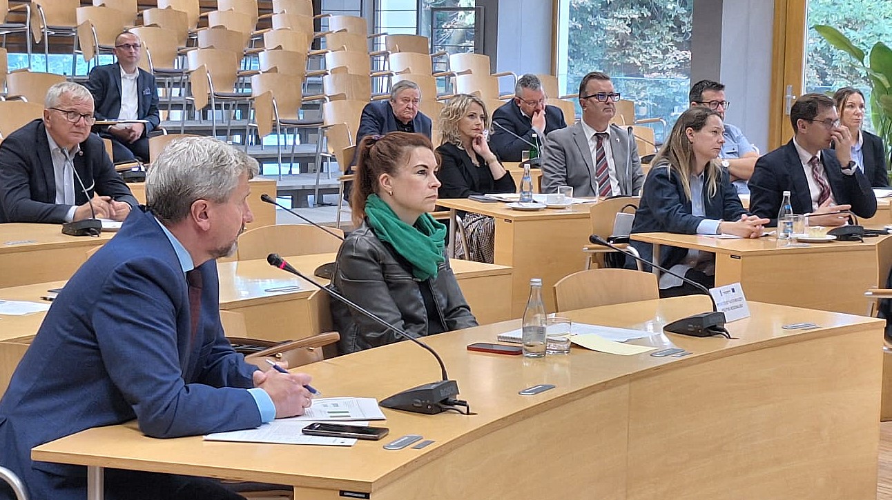 Uczestnicy XV posiedzenia Komitetu Monitorującego Fundusze Europejskie dla Opolskiego 2021-2027