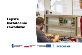 Grafika przedstawiająca osoby uczące się zawodu elektryka