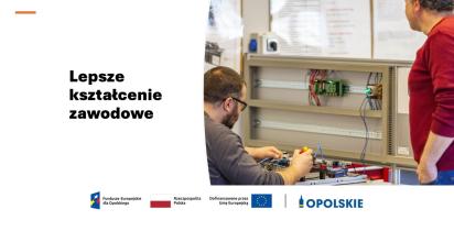 Grafika przedstawiająca osoby uczące się zawodu elektryka