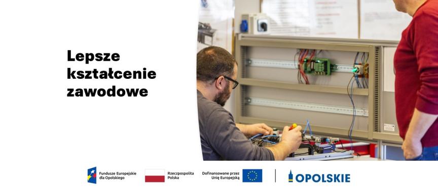 Grafika przedstawiająca osoby uczące się zawodu elektryka