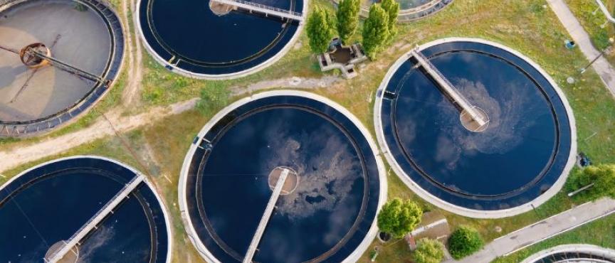 Zbiorniki w oczyszczalni ścieków - widok z lotu ptaka