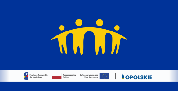 Grafika na granatowym tle przedstawiająca żółty symbol rodziny lub grupy osób oraz na dole biały pasek z logotypami Funduszy Europejskich dla Opolskiego, Rzeczypospolitej Polskiej, Unii Europejskiej i Województwa Opolskiego.