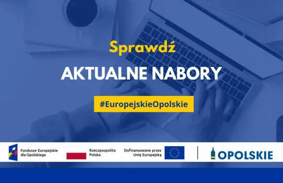 Na tle rąk piszących na laptopie napis Sprawdź Aktualne nabory #EuropejskieOpolskie